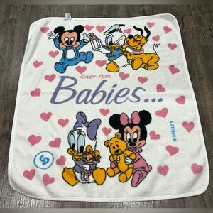 Vintage Disney Classic Mickey, Minnie, Donald, Daisy, & Pluto White Cozy Blanket